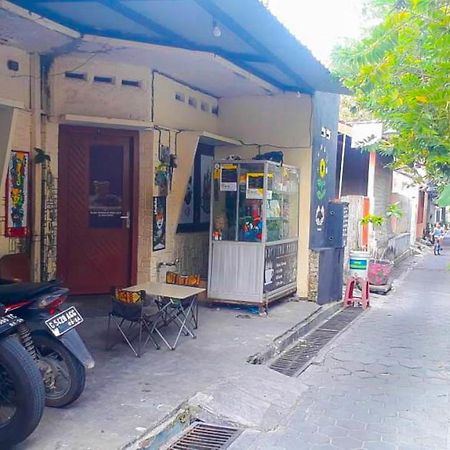 Losmen 2000 Tiga Yogyakarta Eksteriør bilde
