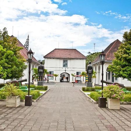 Losmen 2000 Tiga Yogyakarta Eksteriør bilde