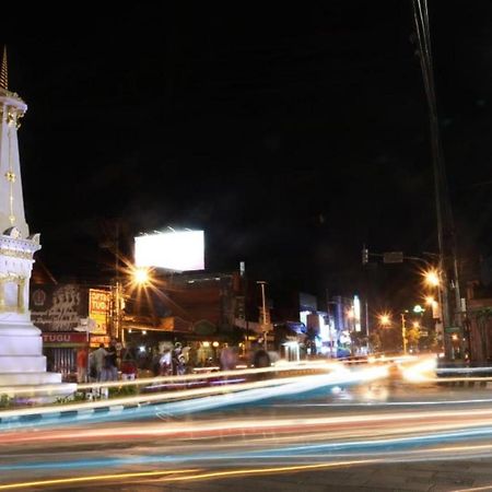 Losmen 2000 Tiga Yogyakarta Eksteriør bilde