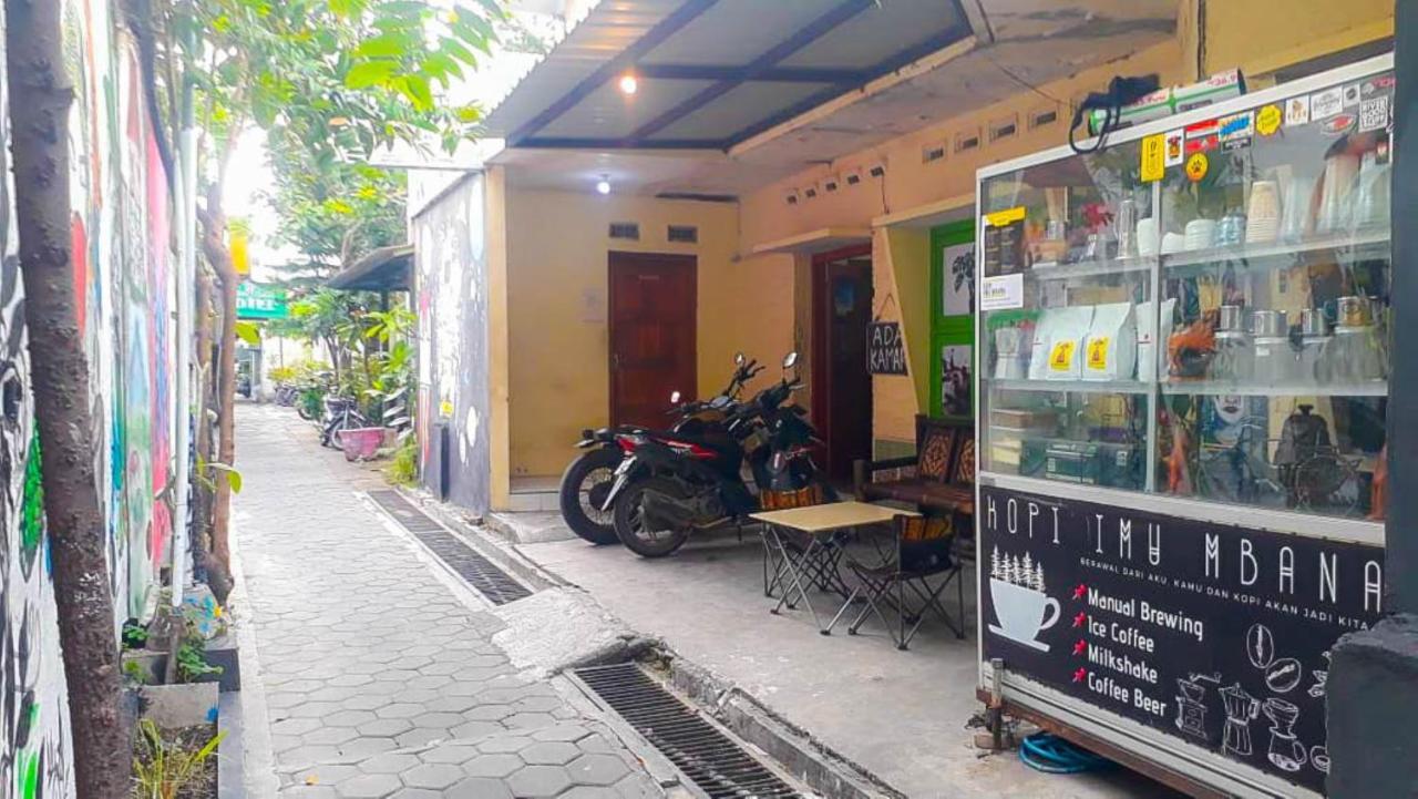 Losmen 2000 Tiga Yogyakarta Eksteriør bilde