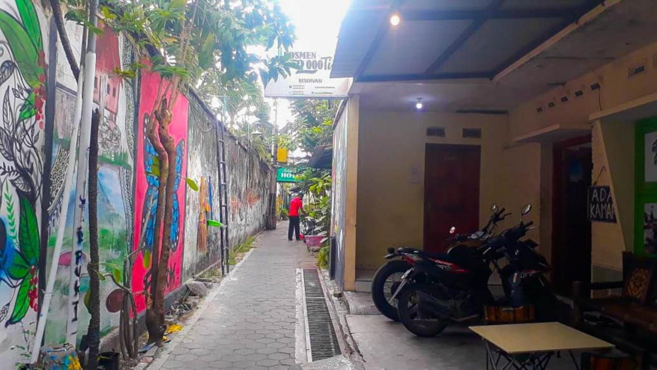 Losmen 2000 Tiga Yogyakarta Eksteriør bilde