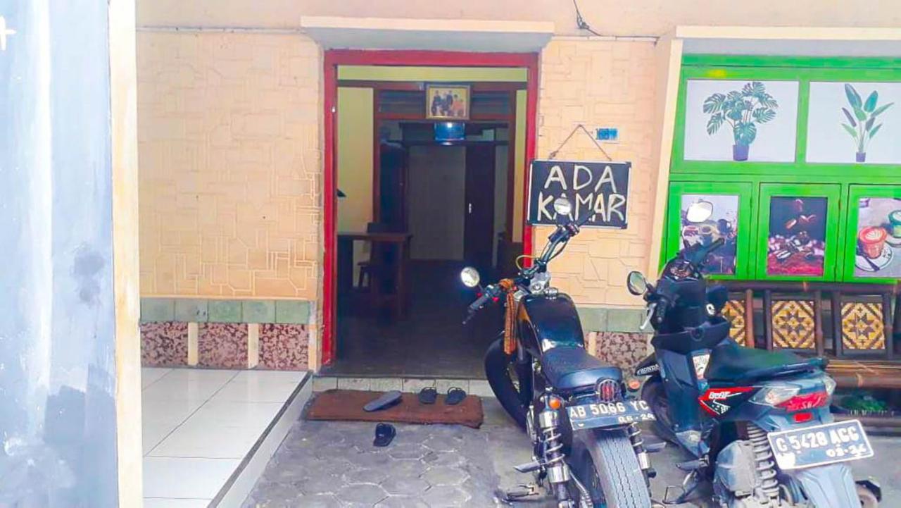 Losmen 2000 Tiga Yogyakarta Eksteriør bilde